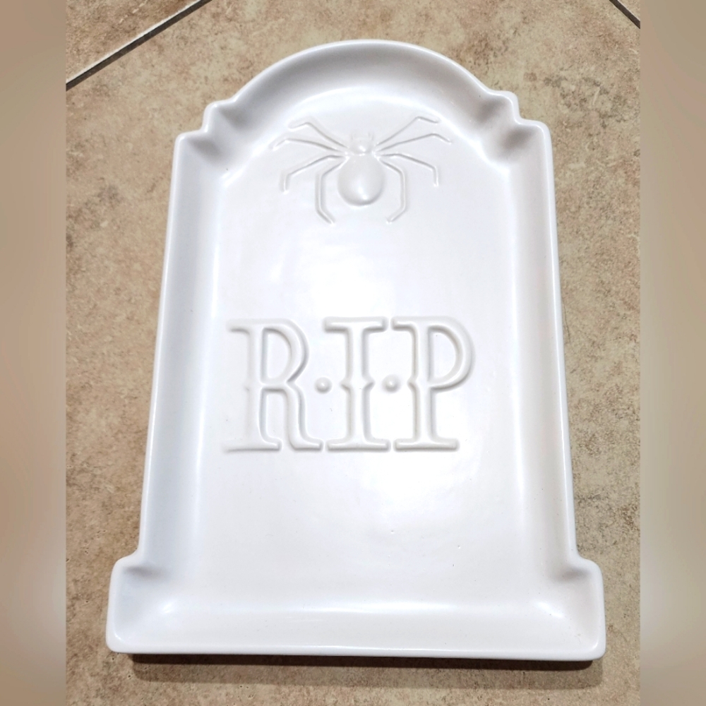 Jack O' Lantern Lane White ceramic RIP Spider Tombstone platter. New!! 7.5" x 11